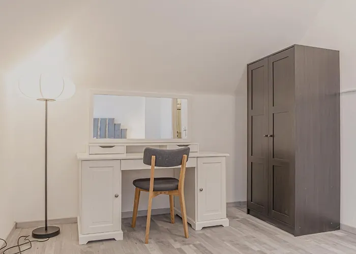 Apartment Spacious 2br & 1lr Very In