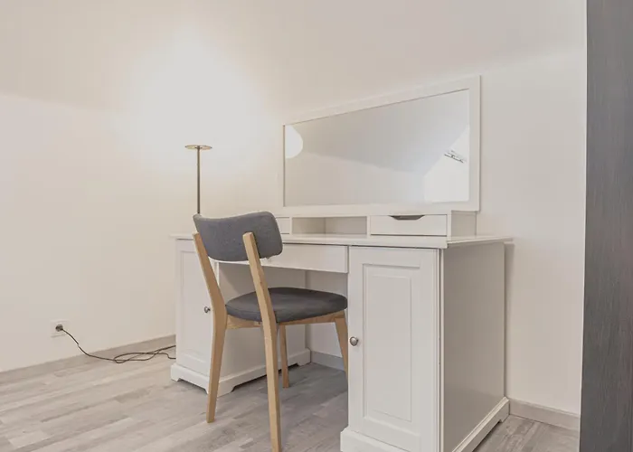 Spacious 2br & 1lr Very In Вена
