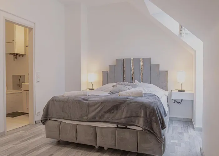 Spacious 2br & 1lr Very In Apartment *