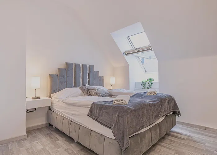 Апартаменты Spacious 2br & 1lr Very In