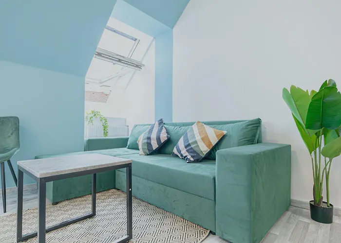 Spacious 2br & 1lr Very In