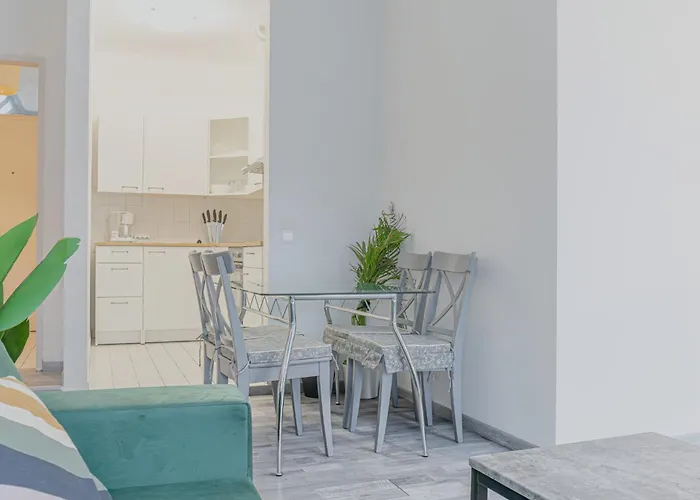 Spacious 2br & 1lr Very In