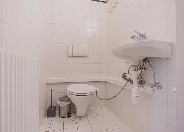 Spacious 2br & 1lr Very In Apartment
