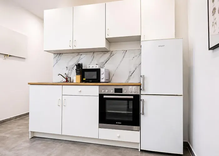 Spacious 2br & 1lr Very In Apartment *