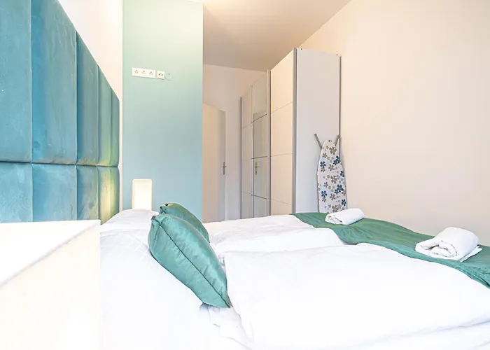Apartment Spacious 2br & 1lr Very In